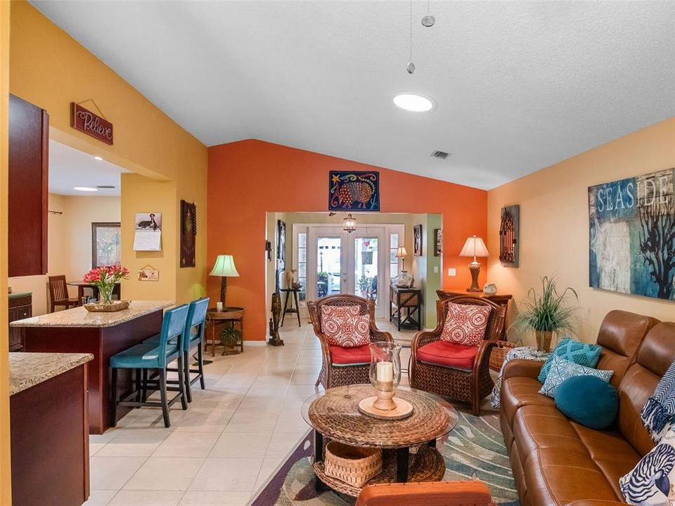 合同活跃: $289,900 (3 贝兹, 2 浴室, 1913 平方英尺)