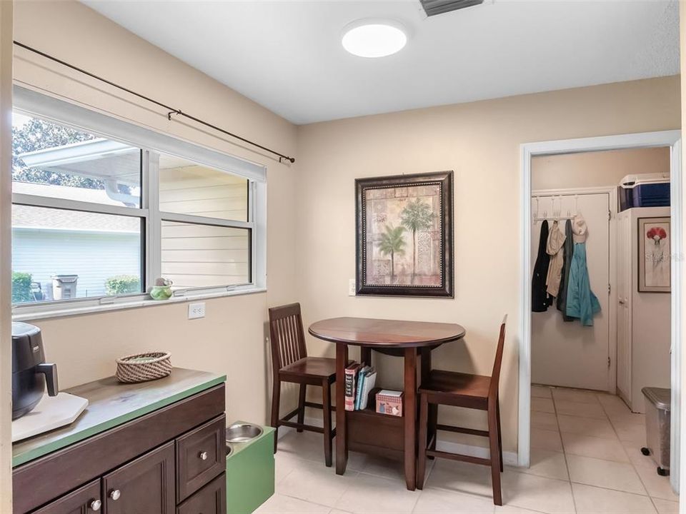 合同活跃: $289,900 (3 贝兹, 2 浴室, 1913 平方英尺)