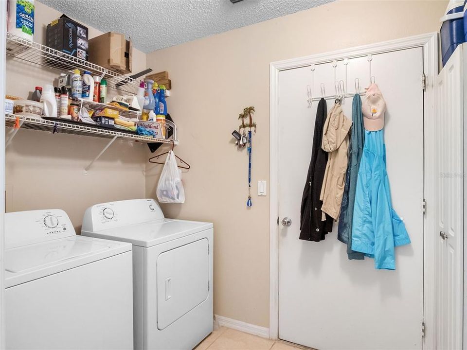 合同活跃: $289,900 (3 贝兹, 2 浴室, 1913 平方英尺)