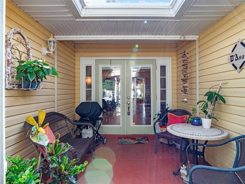 合同活跃: $289,900 (3 贝兹, 2 浴室, 1913 平方英尺)