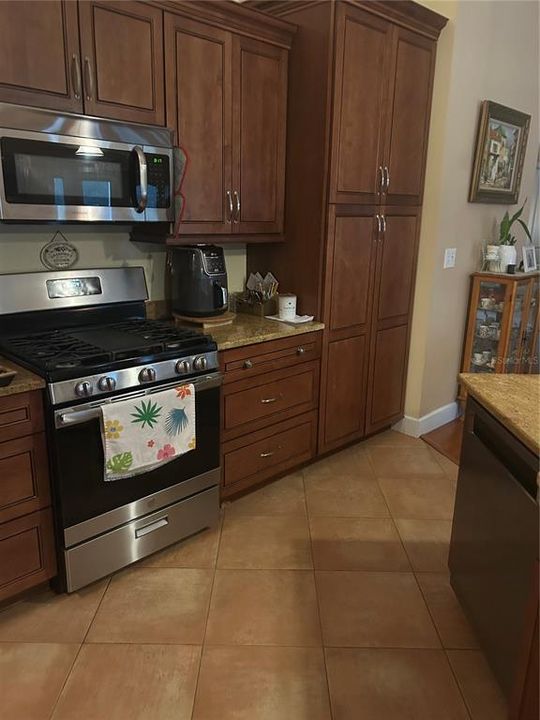 For Sale: $783,000 (4 beds, 3 baths, 2900 Square Feet)