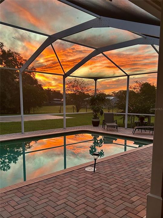 For Sale: $783,000 (4 beds, 3 baths, 2900 Square Feet)