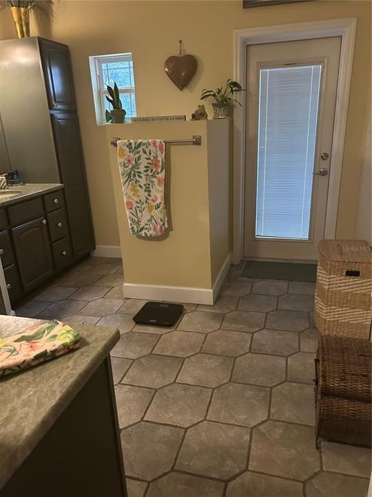 For Sale: $783,000 (4 beds, 3 baths, 2900 Square Feet)