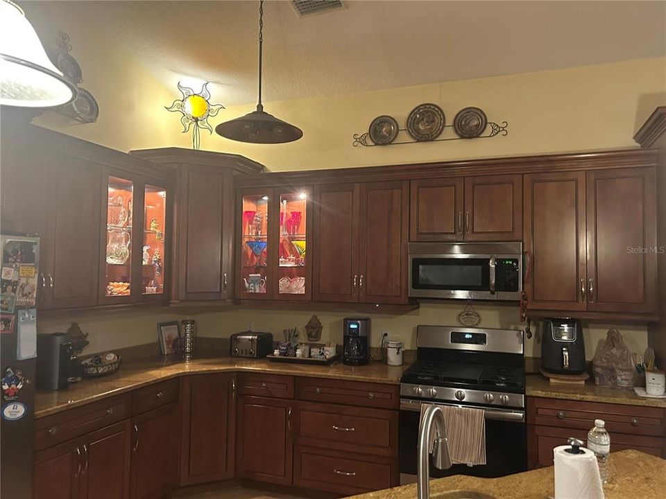 For Sale: $783,000 (4 beds, 3 baths, 2900 Square Feet)