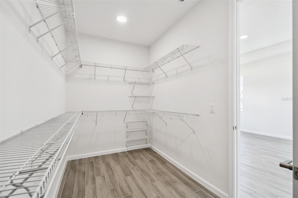 En Venta: $769,990 (5 camas, 4 baños, 3485 Pies cuadrados)