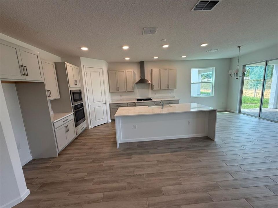 En Venta: $769,990 (5 camas, 4 baños, 3485 Pies cuadrados)