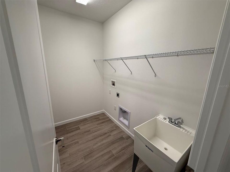 En Venta: $769,990 (5 camas, 4 baños, 3485 Pies cuadrados)