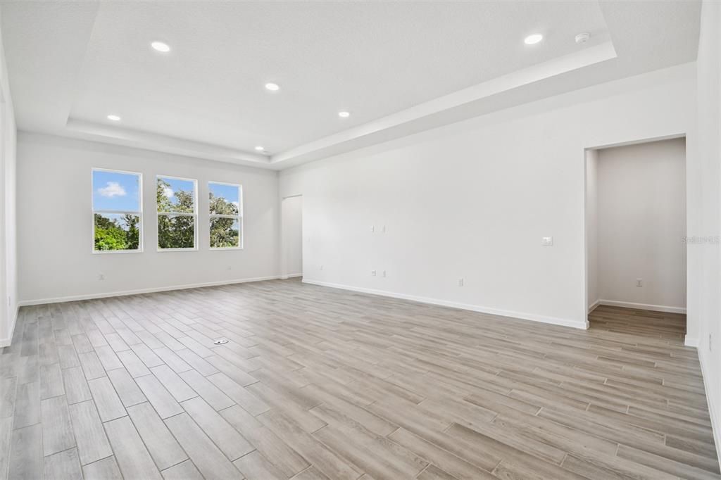 En Venta: $769,990 (5 camas, 4 baños, 3485 Pies cuadrados)