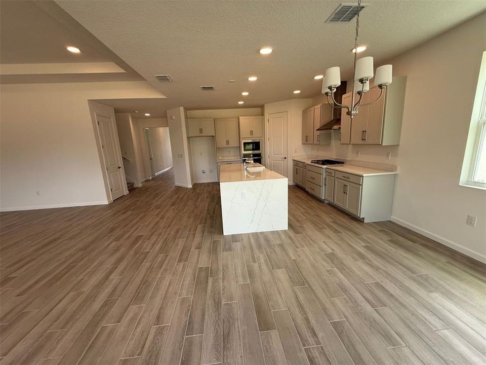 En Venta: $769,990 (5 camas, 4 baños, 3485 Pies cuadrados)