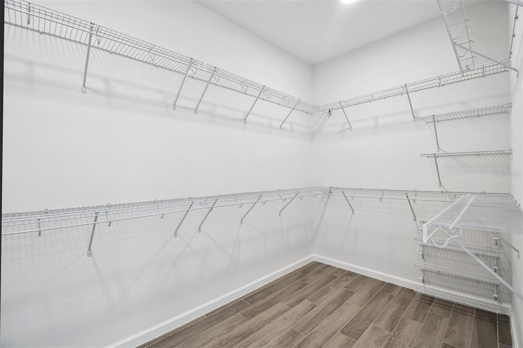 En Venta: $769,990 (5 camas, 4 baños, 3485 Pies cuadrados)