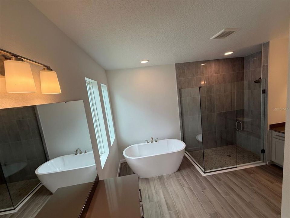 En Venta: $769,990 (5 camas, 4 baños, 3485 Pies cuadrados)