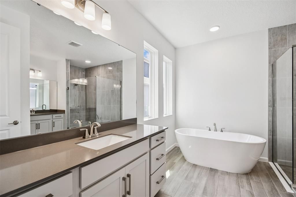 En Venta: $769,990 (5 camas, 4 baños, 3485 Pies cuadrados)