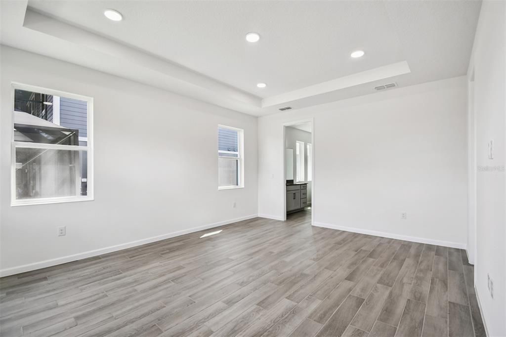 En Venta: $769,990 (5 camas, 4 baños, 3485 Pies cuadrados)