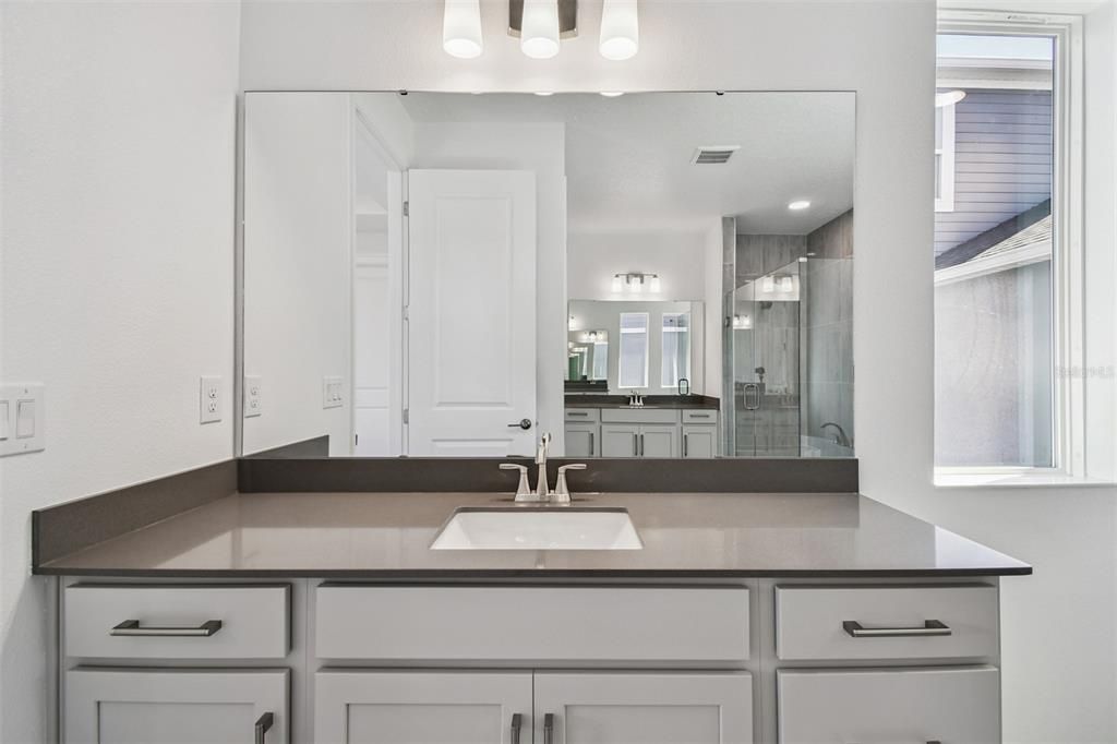 En Venta: $769,990 (5 camas, 4 baños, 3485 Pies cuadrados)