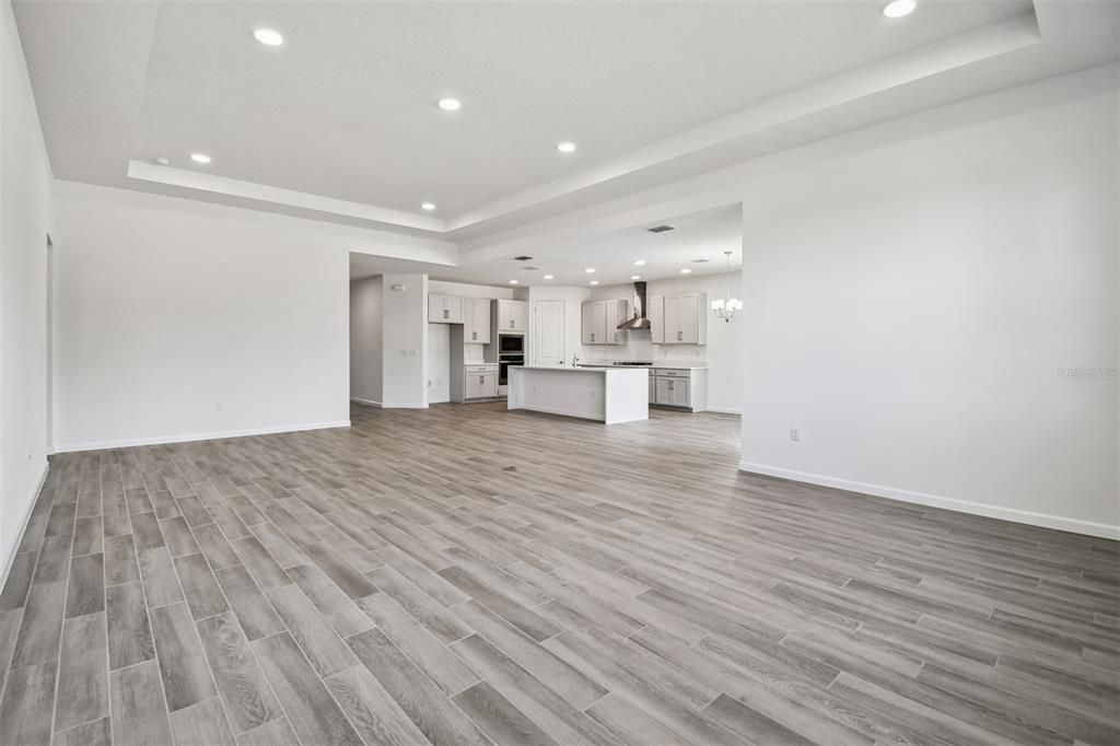 En Venta: $769,990 (5 camas, 4 baños, 3485 Pies cuadrados)