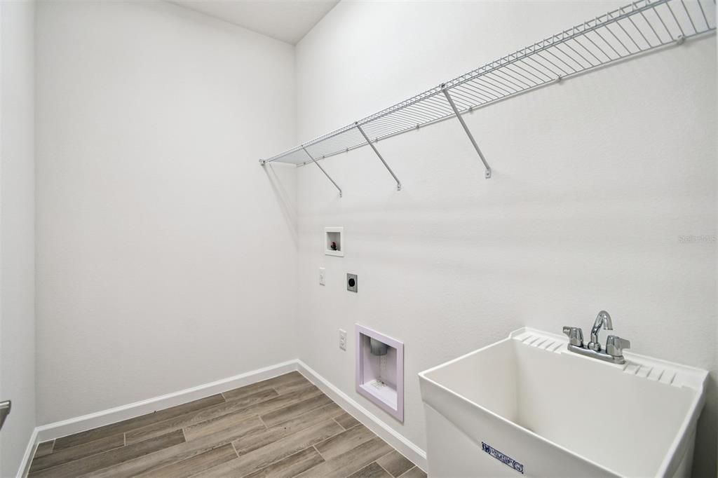 En Venta: $769,990 (5 camas, 4 baños, 3485 Pies cuadrados)