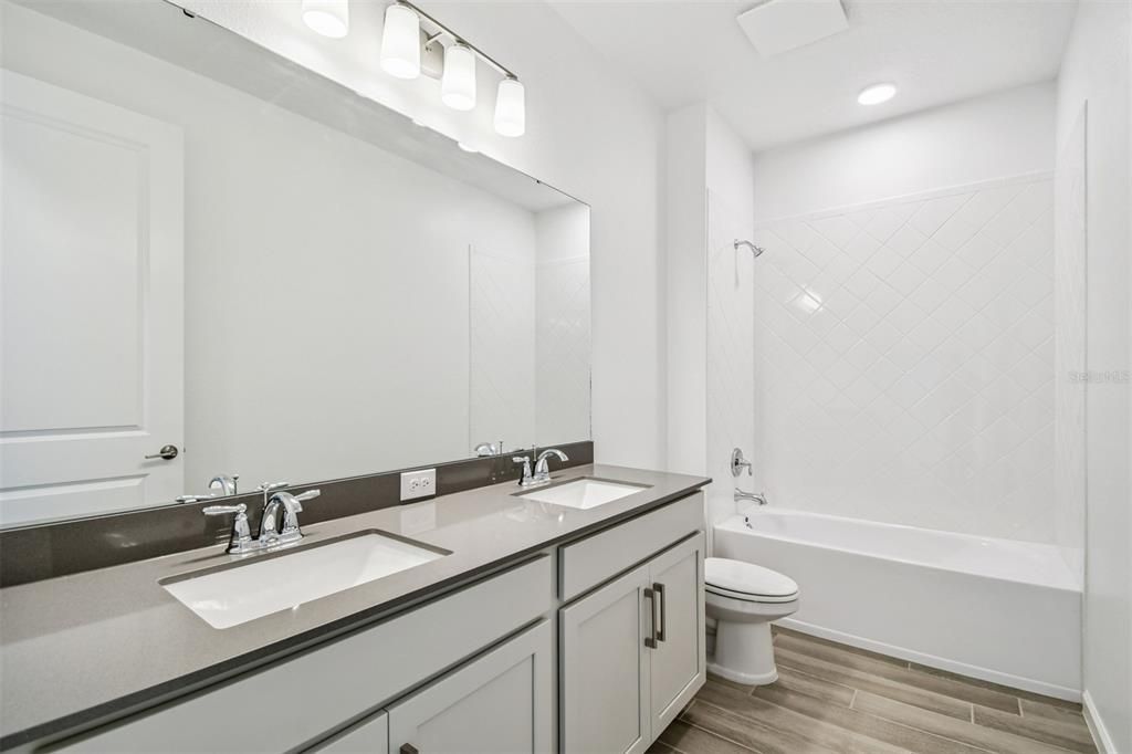 En Venta: $769,990 (5 camas, 4 baños, 3485 Pies cuadrados)