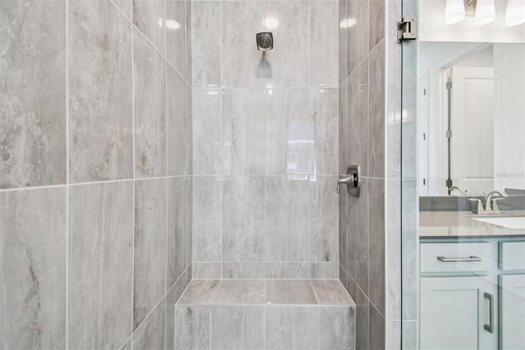 En Venta: $769,990 (5 camas, 4 baños, 3485 Pies cuadrados)