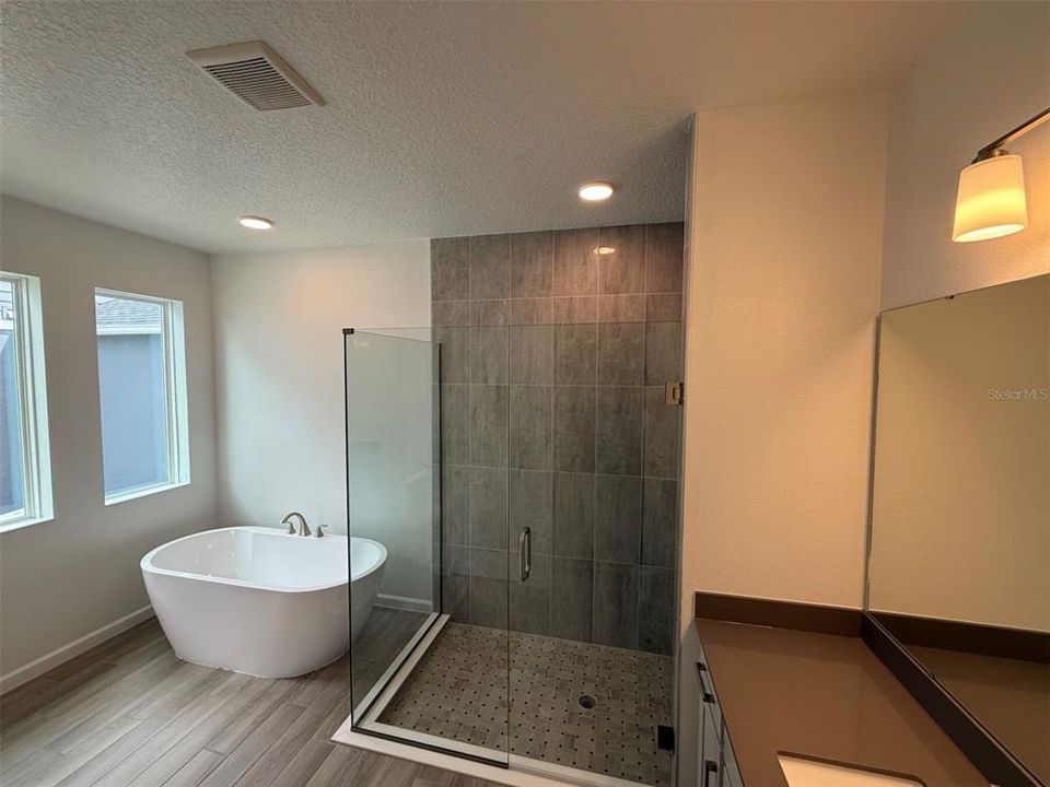 En Venta: $769,990 (5 camas, 4 baños, 3485 Pies cuadrados)