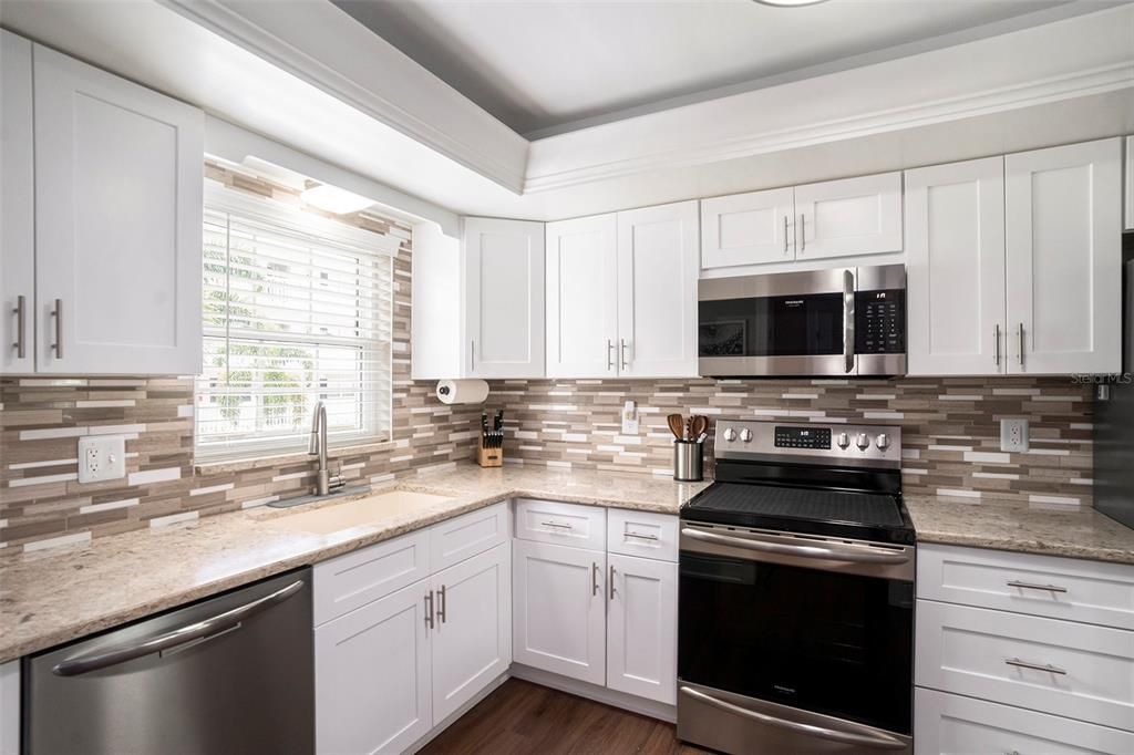 For Sale: $325,000 (2 beds, 2 baths, 1315 Square Feet)