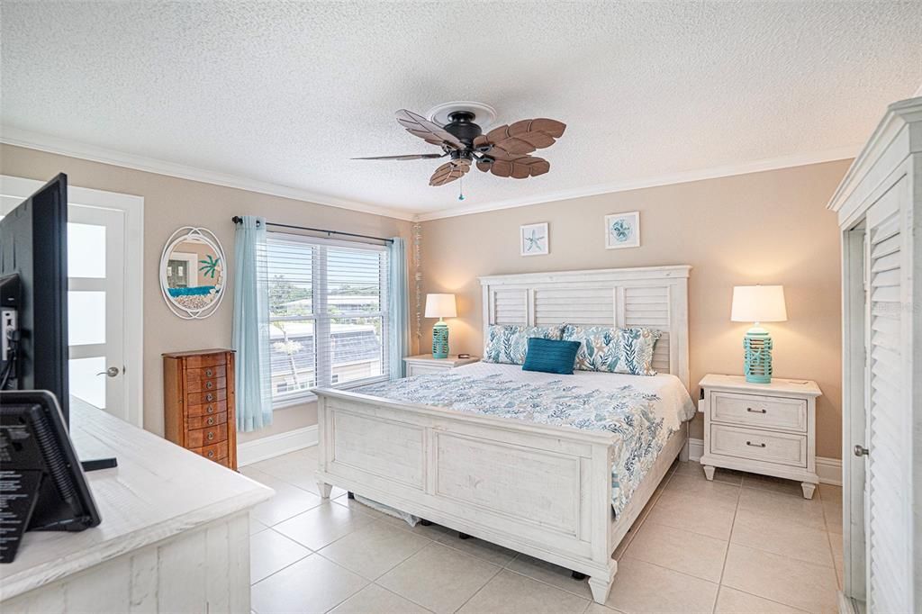 For Sale: $325,000 (2 beds, 2 baths, 1315 Square Feet)