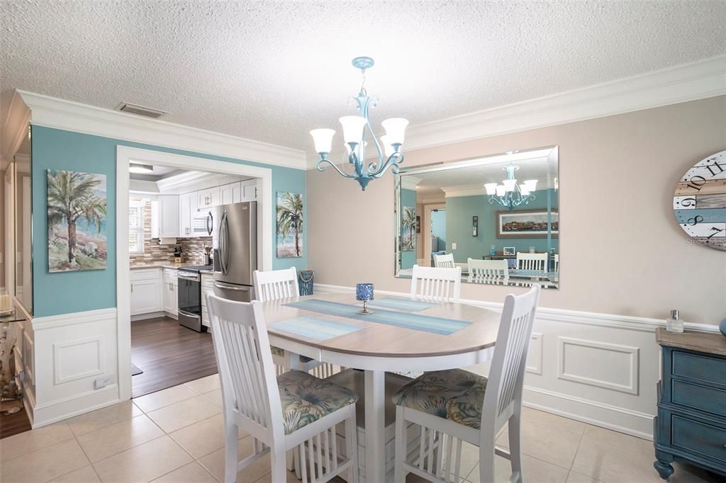 For Sale: $325,000 (2 beds, 2 baths, 1315 Square Feet)