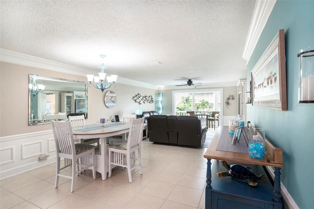 For Sale: $325,000 (2 beds, 2 baths, 1315 Square Feet)