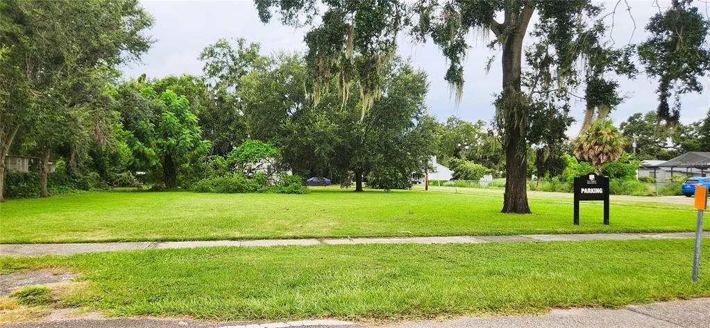 Activo con contrato: $110,000 (0.25 acres)