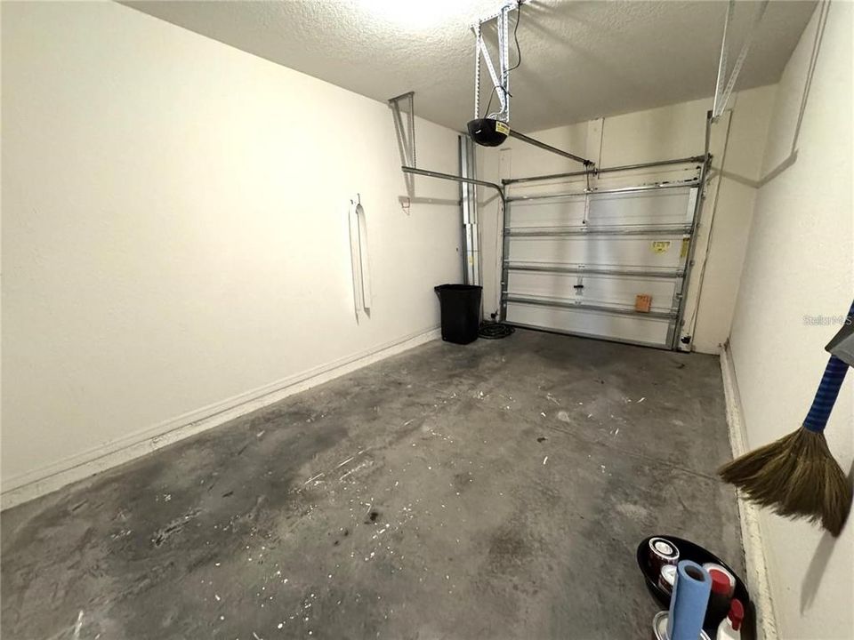 Под контрактом: $2,400 (3 спален, 2 ванн, 1500 Квадратных фут)