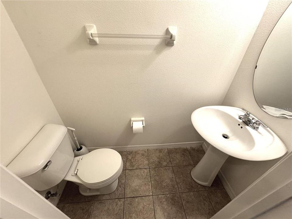 Под контрактом: $2,400 (3 спален, 2 ванн, 1500 Квадратных фут)