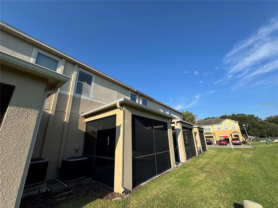 Под контрактом: $2,400 (3 спален, 2 ванн, 1500 Квадратных фут)