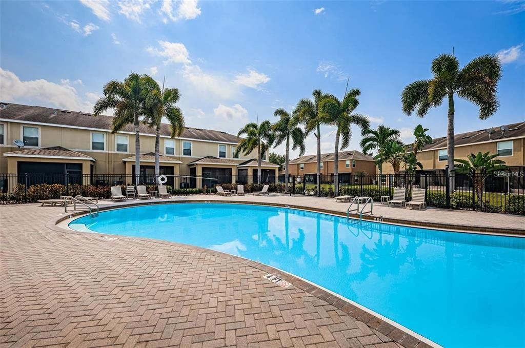 Под контрактом: $2,400 (3 спален, 2 ванн, 1500 Квадратных фут)