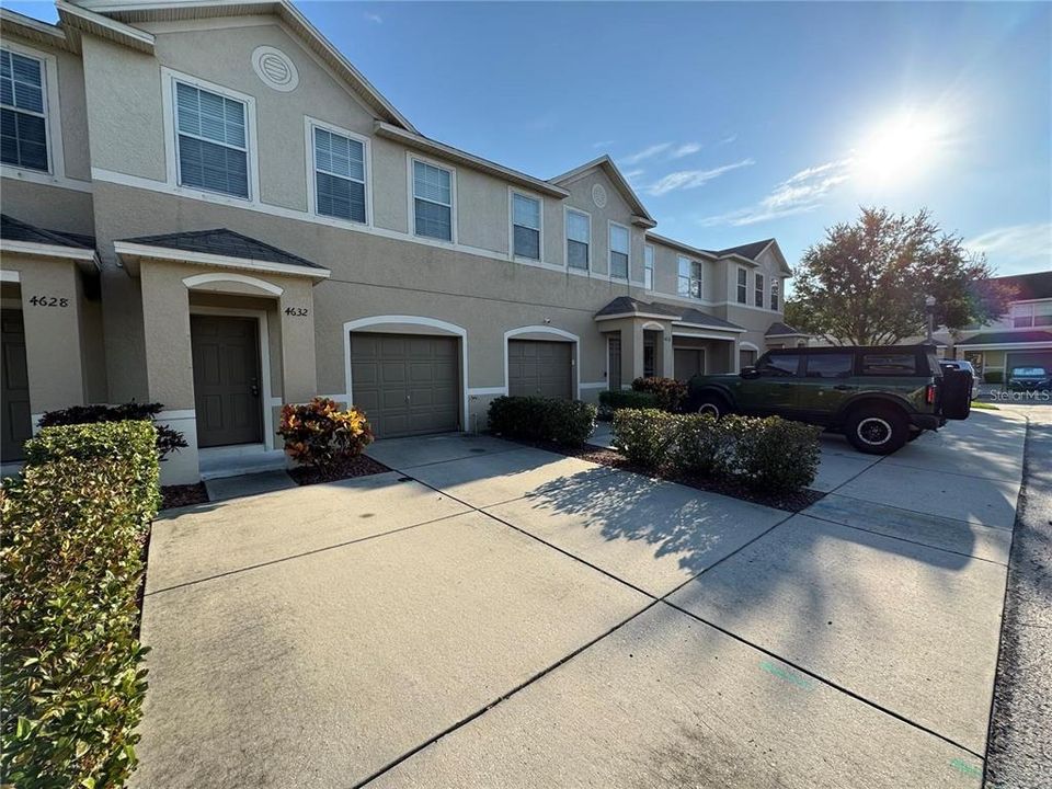 Под контрактом: $2,400 (3 спален, 2 ванн, 1500 Квадратных фут)