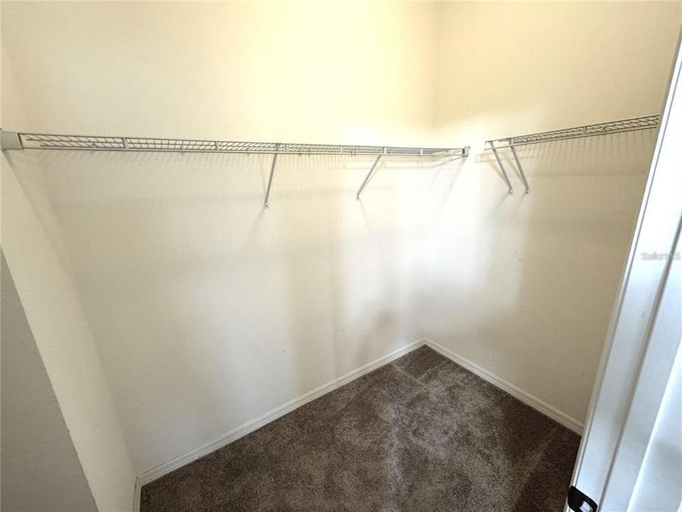 Под контрактом: $2,400 (3 спален, 2 ванн, 1500 Квадратных фут)