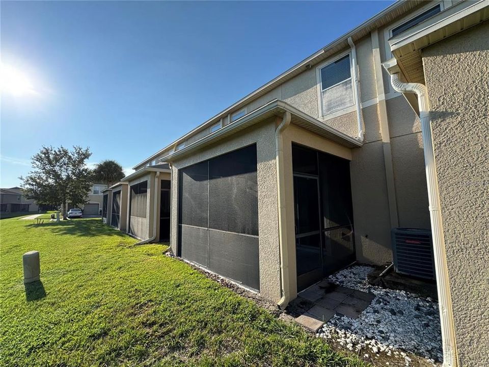 Под контрактом: $2,400 (3 спален, 2 ванн, 1500 Квадратных фут)