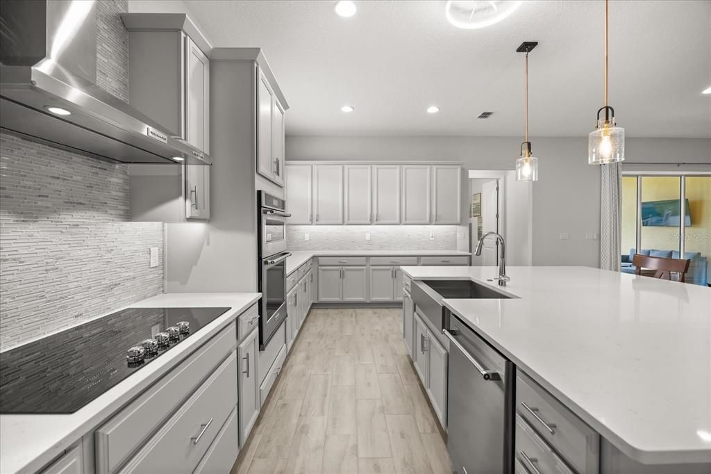 Active With Contract: $620,000 (5 beds, 3 baths, 2905 Square Feet)