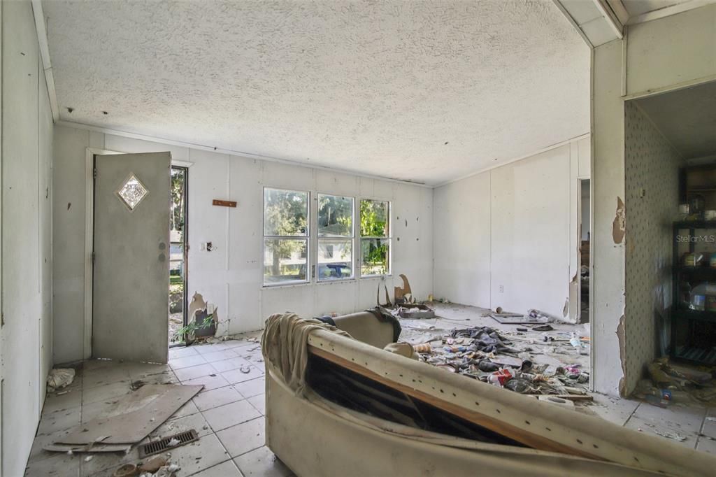 Active With Contract: $49,000 (4 beds, 2 baths, 1440 Square Feet)