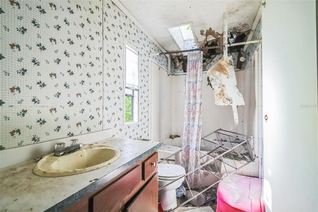 Active With Contract: $49,000 (4 beds, 2 baths, 1440 Square Feet)