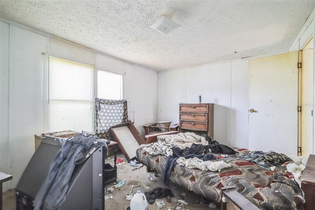 Active With Contract: $49,000 (4 beds, 2 baths, 1440 Square Feet)