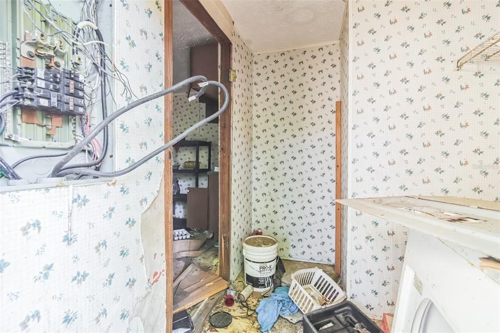 Active With Contract: $49,000 (4 beds, 2 baths, 1440 Square Feet)