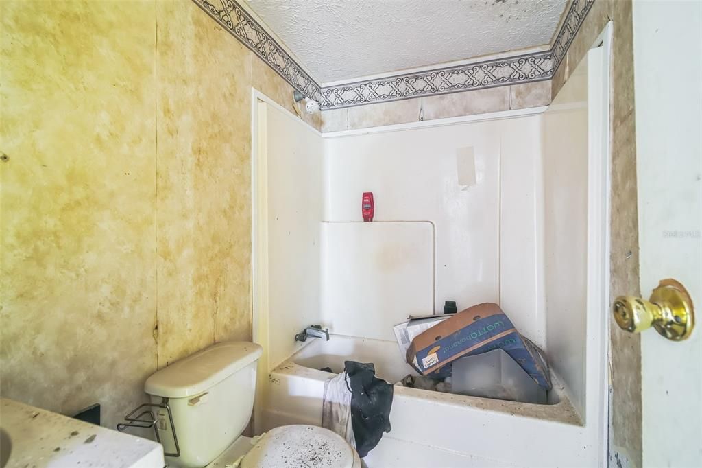 Active With Contract: $49,000 (4 beds, 2 baths, 1440 Square Feet)