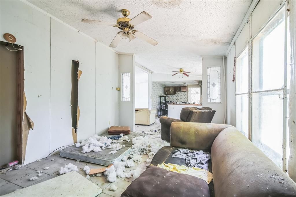 Active With Contract: $49,000 (4 beds, 2 baths, 1440 Square Feet)