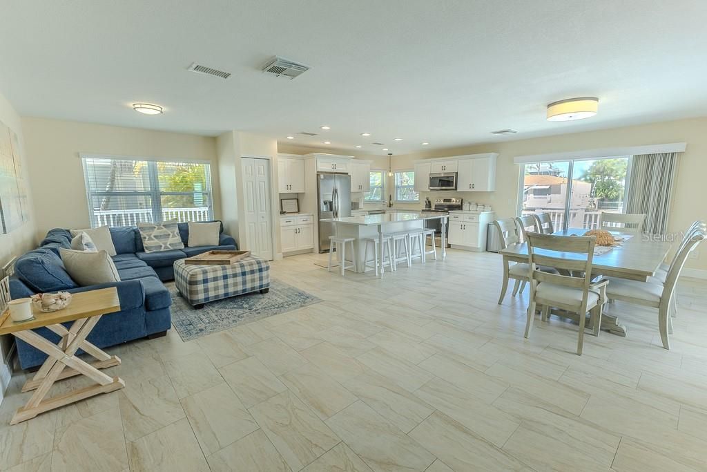 待售: $1,079,900 (5 贝兹, 3 浴室, 3000 平方英尺)