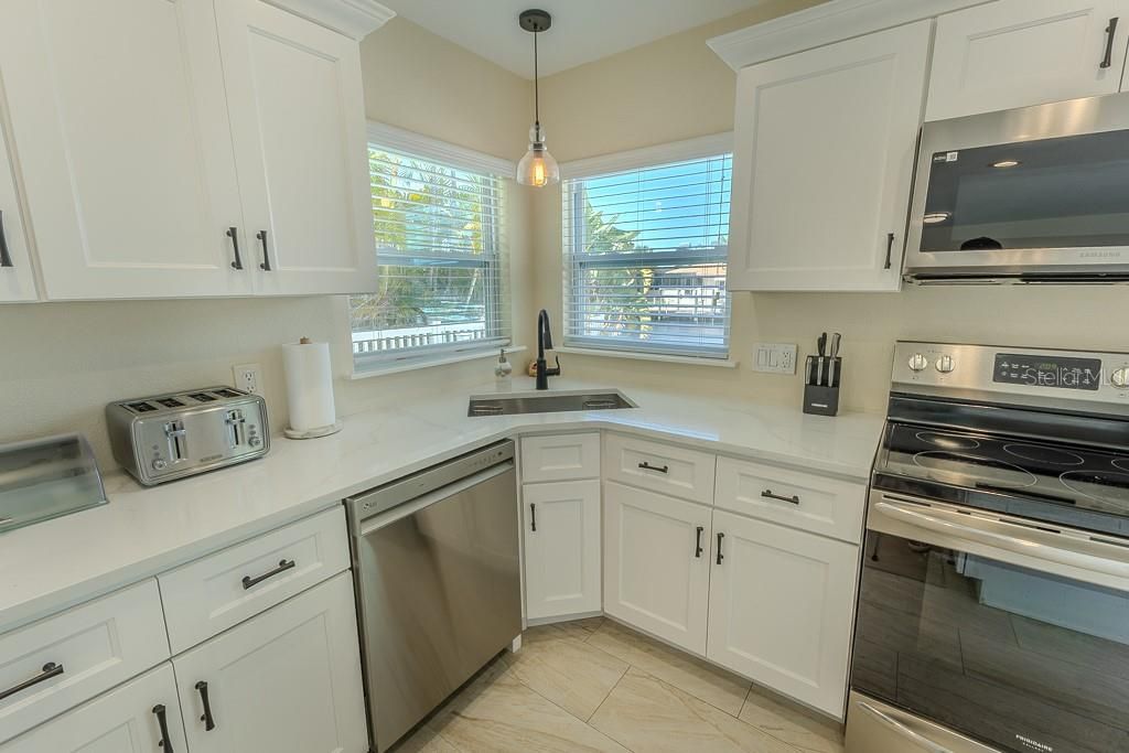 待售: $1,079,900 (5 贝兹, 3 浴室, 3000 平方英尺)