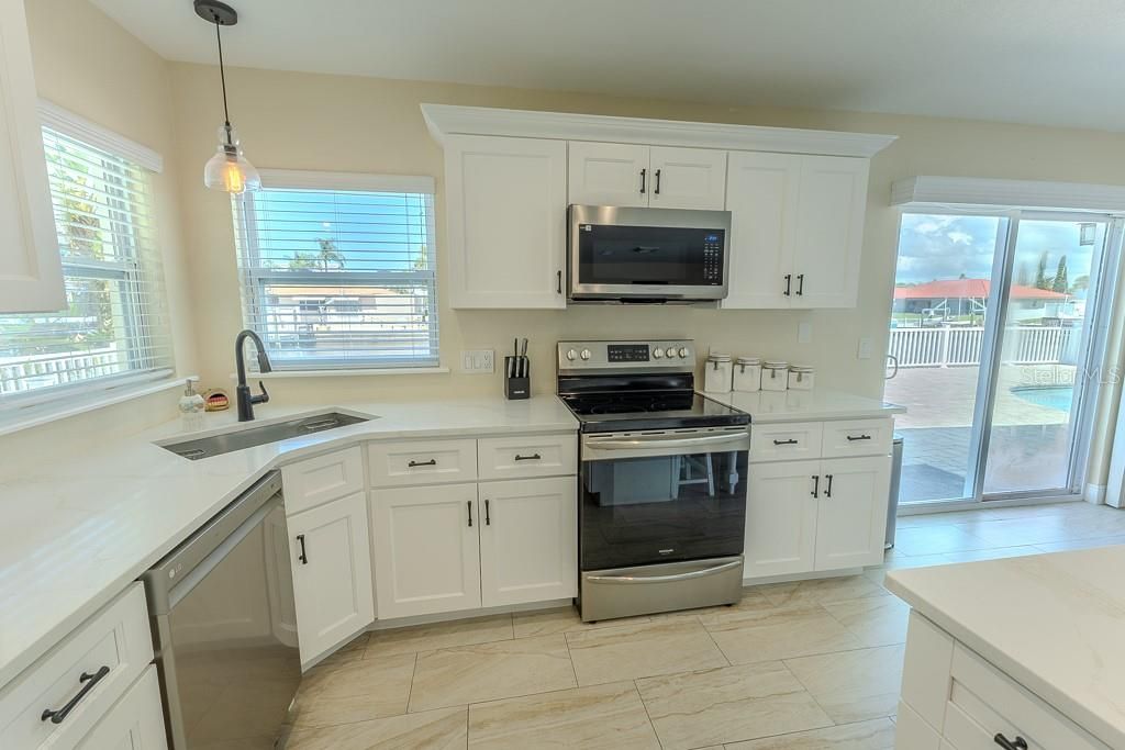 待售: $1,079,900 (5 贝兹, 3 浴室, 3000 平方英尺)