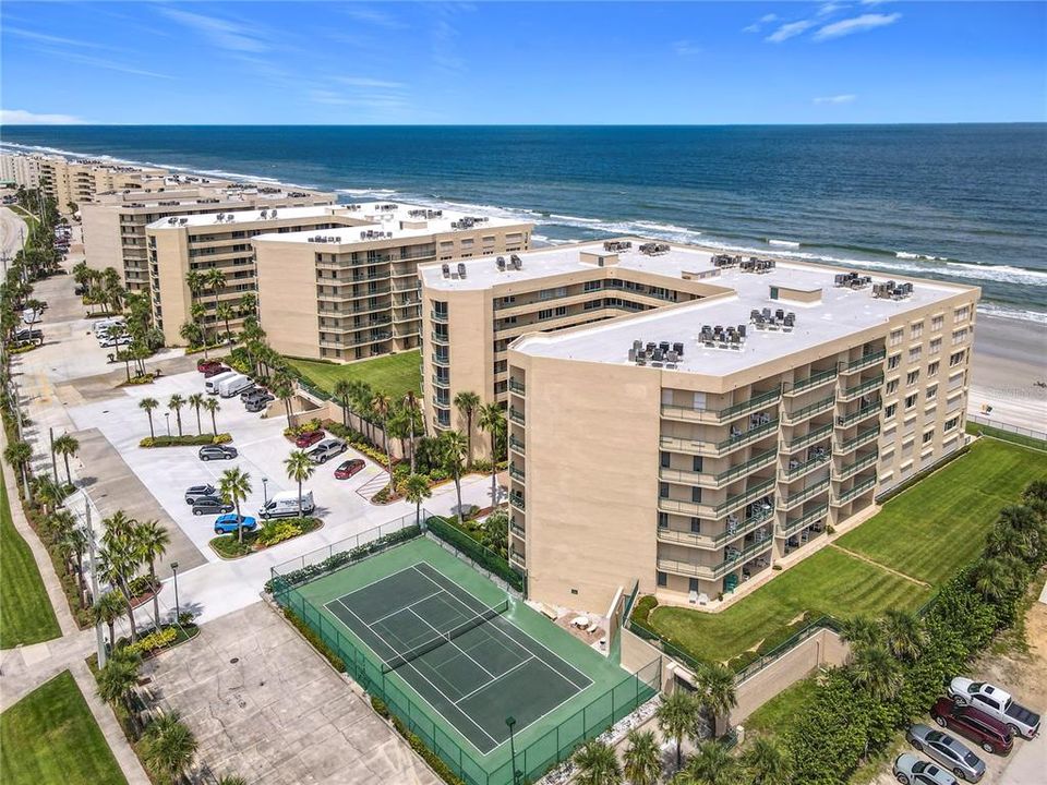 For Sale: $649,000 (3 beds, 3 baths, 2065 Square Feet)