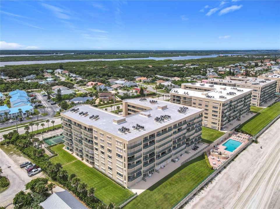 For Sale: $649,000 (3 beds, 3 baths, 2065 Square Feet)