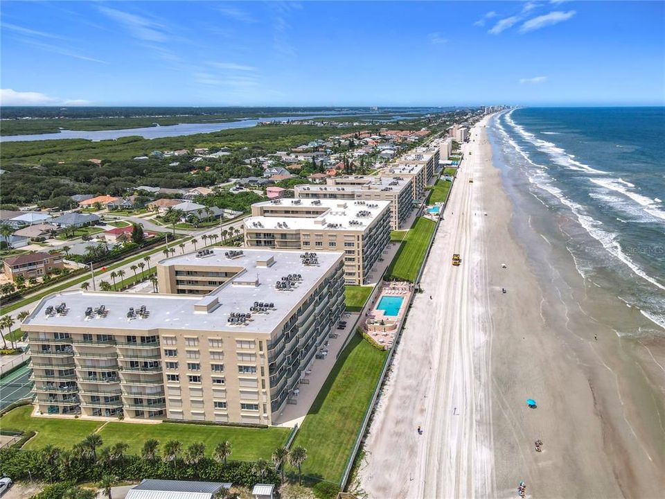 For Sale: $649,000 (3 beds, 3 baths, 2065 Square Feet)