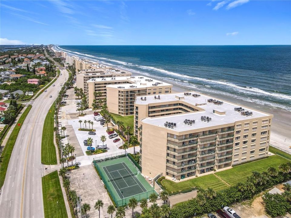 For Sale: $649,000 (3 beds, 3 baths, 2065 Square Feet)