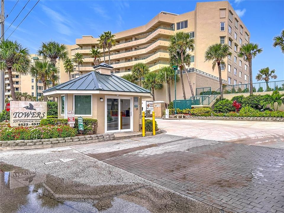 For Sale: $649,000 (3 beds, 3 baths, 2065 Square Feet)